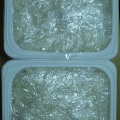 パックご飯の入れ物をリサイクル使用してみました。冷凍で炊き立てごはんキープはありがたいですね❣( ˘ω˘)ｽﾔｧ
